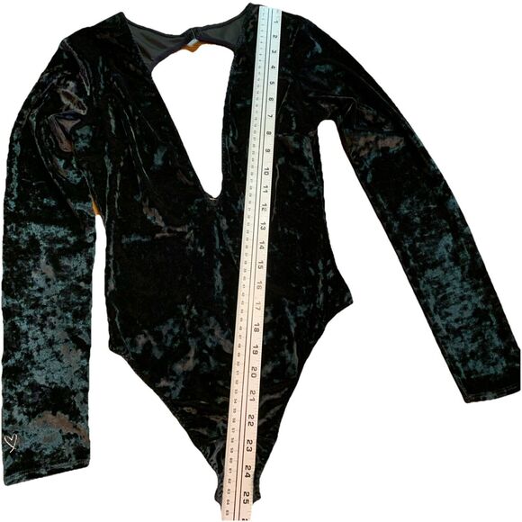 Victoria’s Secret Crushed Velvet Bodysuit Plunge Neck Open Back Cheeky XS/Small - Picture 7 of 11